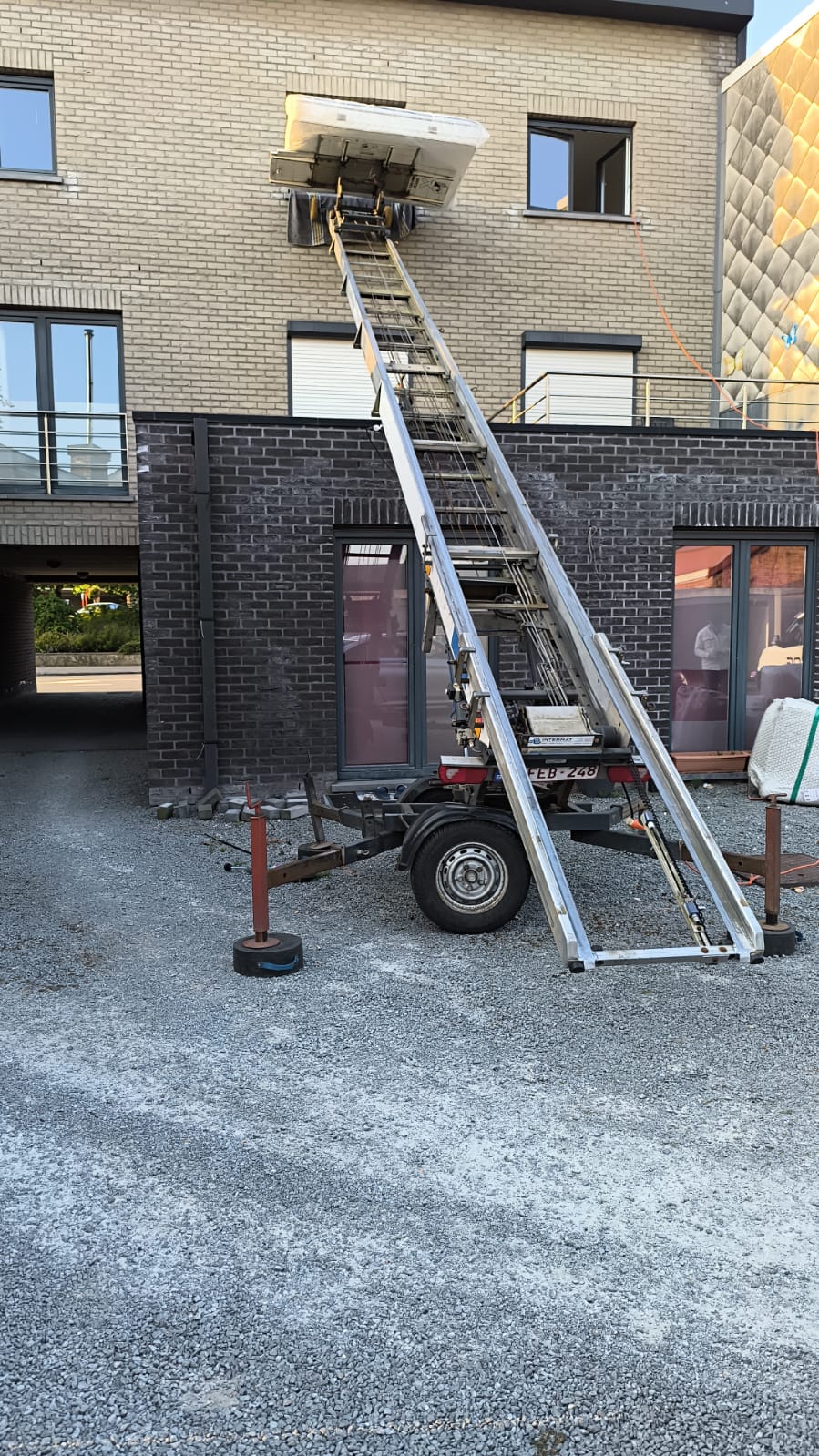 Treklift bij een nieuwbouw in Antwerpen